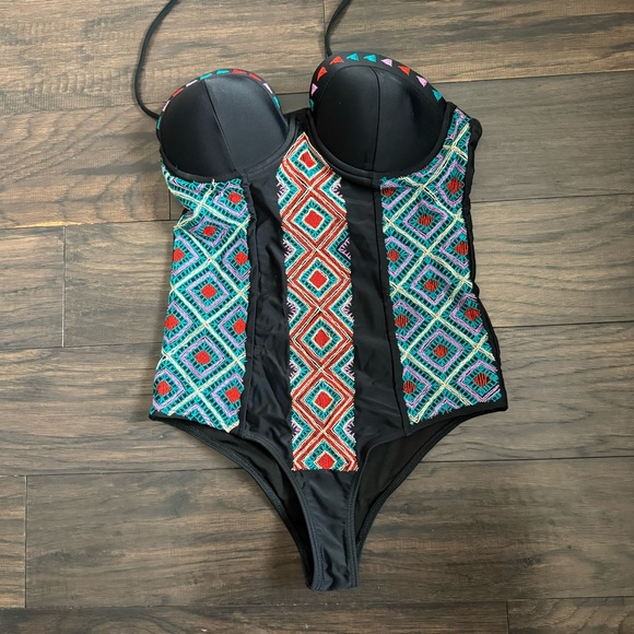 Beach Riot one piece rare find NWT size medium - Picture 4 of 8